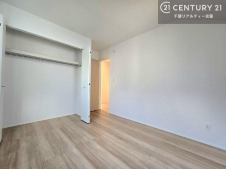 �q������ ���[�X�y�[�X���������Ă���A�ߗނ₨������A�w�p�i�Ȃǂ��������萮���ł��܂��B���������L���g���邽�߁A���K�Ő������Z��Ԃ��������܂��B