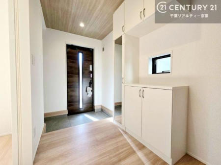 ���� �V���[�Y�{�b�N�X�t���Ȃ̂ŁA���ւ��Еt�����|�������₷���ł��I
�X�b�L���������ւŌ˂��J�����u�ԁA�������̂���S�n������Ԃ��o�}���Ă���܂��B