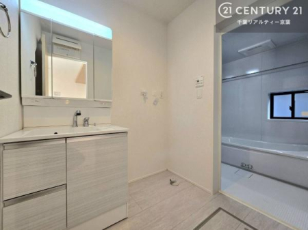 ���ʑ�E���ʏ� �O�ʋ��d�l�̐��ʏ��́A�g�����Ȃ݂����₷������I���͎��[�ɂȂ��Ă��܂��B�h���C���[�₨���ϓ����Еt������̂Ő��ʑ������X�b�L���ƌ����邱�Ƃ��o���܂��I