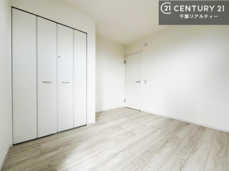 m [Xy[XĂ܂IXbLڂ鎖ł܂ˁB
ƋI΂ȂVvȃfUCׁ̈AƋI΂Cɓ̋ԍ肪łłˁB