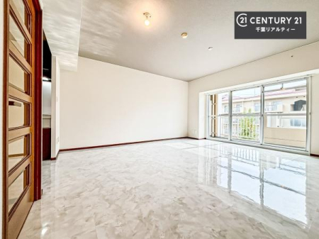 rO 傫ȑ炽Ղ̗z閾邢rOBĴ郊rOŉƑĉ났̎Ԃ߂܂B