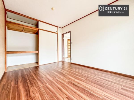 q [Xy[XĂ܂IXbLڂ鎖ł܂ˁB
ƋI΂ȂVvȃfUCׁ̈AƋI΂Cɓ̋ԍ肪łłˁB