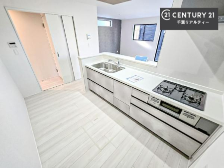 Lb` lC̑ΖʎVXeLb`̗pĂ܂IƑ̃R~jP[VRƑ݌vłB
qlɂڂ͂̂ŊłˁBLXgĉKɍƂi݂܂B