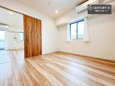 q rOƗאڂmILb`ڐs͂̂ňSł܂I
˂SJɊJ΃rOXɍL邱Ƃo܂!
