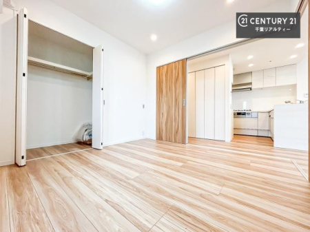 m [Xy[XĂ܂IXbLڂ鎖ł܂ˁB
ƋI΂ȂVvȃfUCׁ̈AƋI΂Cɓ̋ԍ肪łłˁB
