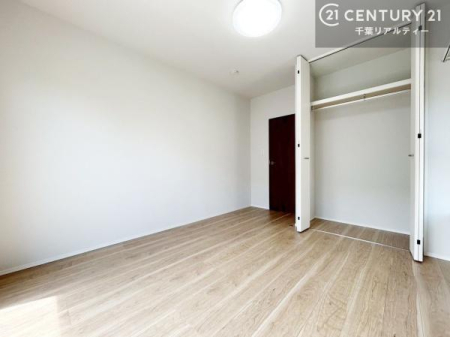 m [Xy[XĂ܂IXbLڂ鎖ł܂ˁB
ƋI΂ȂVvȃfUCׁ̈AƋI΂Cɓ̋ԍ肪łłˁB