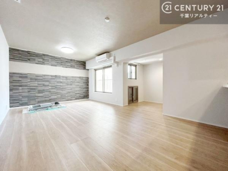 rO 葱シɐVn߂uv̕B}̕zĂɂSłB