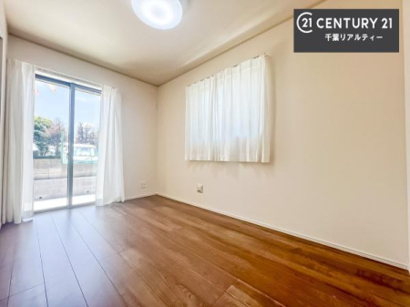 m 邭ʂ̗ǂłBuVvvɃfUCꂽBRx̂ŉƋ⃌CAEgłD݂̋Ԃnグ܂B