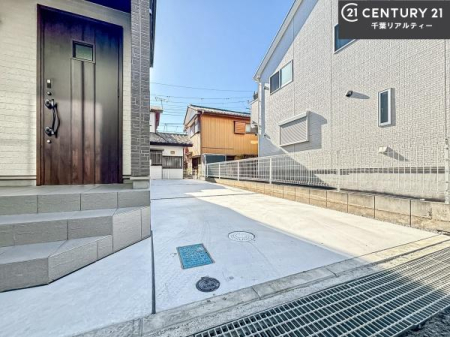 ԏ ԃXy[X2䕪܂IZJhJ[͂AoCN⎩]ԂȂǂuꏊɍ܂B