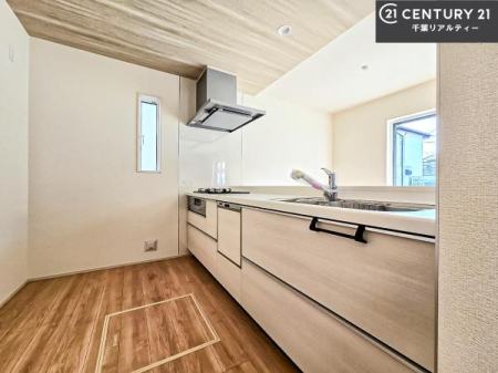 Lb` lC̑ΖʎVXeLb`̗pĂ܂IƑ̃R~jP[VRƑ݌vłB
qlɂڂ͂̂ŊłˁBLXgĉKɍƂi݂܂B