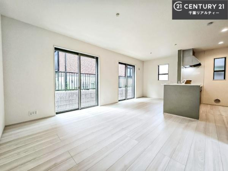 rO ؂ȉƑW܂邩炱LDKɂ͂肽B
qCɏ΂Ȃ瑖ĂpuLƂɂėǂvƎvuԂłB