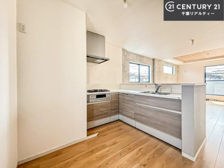 Lb` lC̑ΖʎVXeLb`̗pĂ܂IƑ̃R~jP[VRƑ݌vłB
qlɂڂ͂̂ŊłˁB[͂܂I