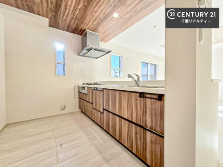 Lb` Ƃ肠钲Xy[XōƂ₷KȃLb`łI
qlƈꏏɂَqy߂LXXy[XłByԂɂȂ肻łˁI