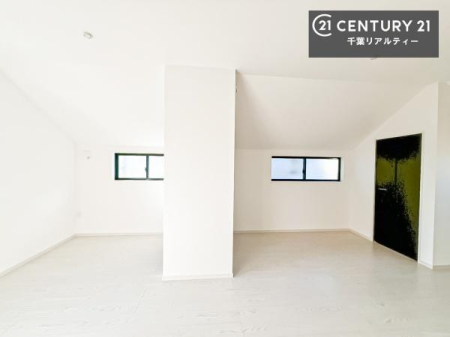 m VvɃfUCĂ邽߁AƋIт܂I
Cɓ̉ƋuĂ낰Ԃ邱Ƃł܂B
