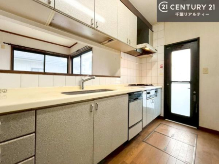 Lb` lC̑ΖʎVXeLb`̗pĂ܂IƑ̃R~jP[VRƑ݌vłB
qlɂڂ͂̂ŊłˁBLXgĉKɍƂi݂܂B