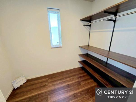 ���[ ���[�����łȂ��A���ւ��X�y�[�X�Ƃ��Ă����p�ł���X�g���[�W���[���t���I
��炵�̕ω��ɑΉ�����A�_��̂����Ԃł�