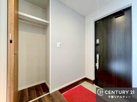 ���� �V���[�Y�{�b�N�X�t���Ȃ̂ŁA���ւ��Еt�����|�������₷���ł��I
�X�b�L���������ւŌ˂��J�����u�ԁA�������̂���S�n������Ԃ��o�}���Ă���܂��B�y����̔���J�Ò��z