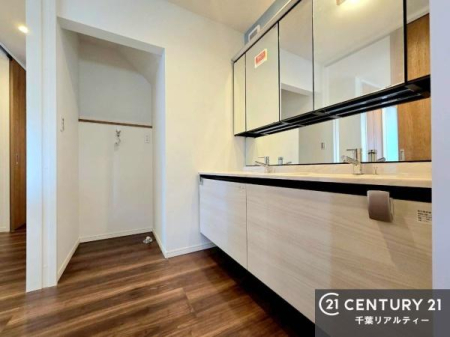 ���ʑ�E���ʏ� ���ւ���X���[�Y�Ɏ��􂤂��Ƃ��ł���̂łƂ��Ă��q���I�I
���̂܂܃L�b�`���ɂ��ړ��ł���炭�炭�����ł��I