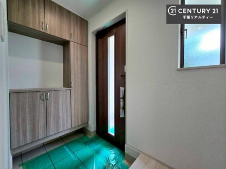 ���� �V���[�Y�{�b�N�X�t���Ȃ̂ŁA���ւ��Еt�����|�������₷���ł��I
�X�b�L���������ւŌ˂��J�����u�ԁA�������̂���S�n������Ԃ��o�}���Ă���܂��B
