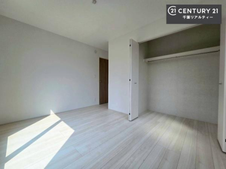 ���r���O�ȊO�̋��� �e�������[�X�y�[�X�����Ă��܂��I�������X�b�L�����ڂ��鎖���ł��܂��ˁB
�Ƌ��I�΂Ȃ��V���v���ȃf�U�C���ׁ̈A�Ƌ��I�΂����C�ɓ���̋�ԍ�肪�ł������ł��ˁB