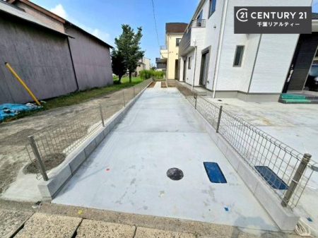 ���ԏ� ���ԃX�y�[�X��2�䕪����܂��I�Z�J���h�J�[�͂������A�o�C�N�⎩�]�ԂȂǂ��u���ꏊ�ɍ���܂���B
