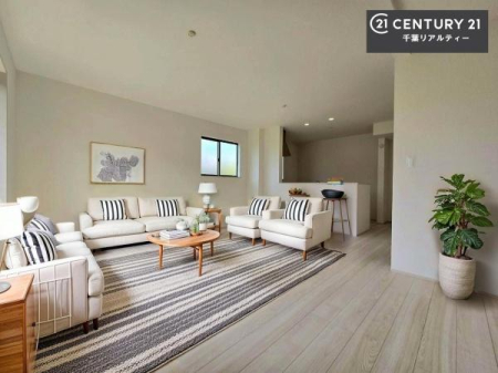 ���r���O �Ƌ��CG�p�[�X�ł��B�J�����̂���L�XLDK�I�\�t�@�[��_�C�j���O�e�[�u����u���Ă������ɂȂ�Ȃ��̂ŉ��K�ɉ߂����܂��I
�R�~���j�P�[�V���������₷�����r���O�ł��I