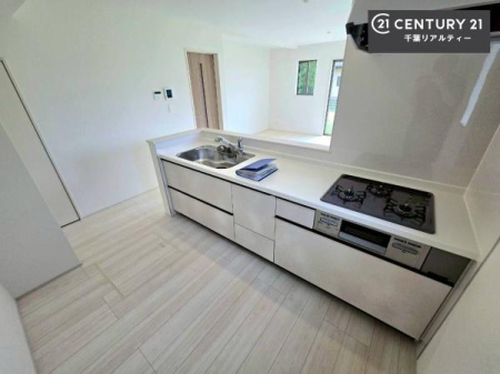 �L�b�`�� ��l�C�̑Ζʎ��V�X�e���L�b�`�����̗p���Ă��܂��I���Ƒ��̃R�~���j�P�[�V���������R�Ƒ�����݌v�ł��B
���q�l�ɂ��ڂ��͂��̂Ŋ������ł��ˁB���[�͂�����܂��I