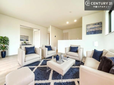 ���r���O �Ƌ��CG�p�[�X�ł��B�J�����̂���L�XLDK�I�\�t�@�[��_�C�j���O�e�[�u����u���Ă������ɂȂ�Ȃ��̂ŉ��K�ɉ߂����܂��I
�R�~���j�P�[�V���������₷�����r���O�ł��I