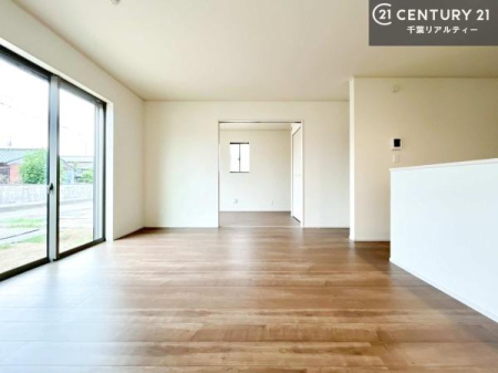 ���r���O �D�����z���܂肪�_�C�j���O�L�b�`������ł���ċ��S�n�̗ǂ���Ԃ����o���Ă���܂��I
���R�ƉƑ����W����b��������S�n�悢��ԁI