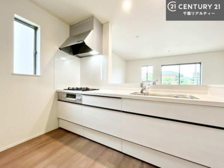 �L�b�`�� ��l�C�̑Ζʎ��V�X�e���L�b�`�����̗p���Ă��܂��I���Ƒ��̃R�~���j�P�[�V���������R�Ƒ�����݌v�ł��B
���q�l�ɂ��ڂ��͂��̂Ŋ������ł��ˁB���[�͂�����܂��I