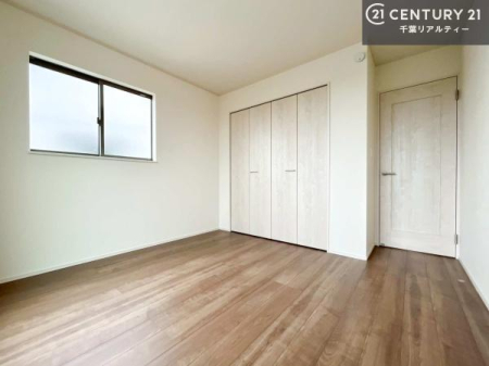 �m�� ���[�X�y�[�X�����Ă��܂��I�������X�b�L�����ڂ��鎖���ł��܂��ˁB
�Ƌ��I�΂Ȃ��V���v���ȃf�U�C���ׁ̈A�Ƌ��I�΂����C�ɓ���̋�ԍ�肪�ł������ł��ˁB