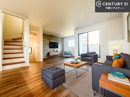 ���r���O �Ƌ��CG�p�[�X�ł��B�S�n�ǂ����r���O�͉Ƒ������R�ƏW�܂�܂��B�Ƒ��c�R�̎��Ԃ����������ł��B���Ƒ��ƁA����w�[���������Ԃ��߂��������ł��ˁB���邭�J���I�ȋ�Ԃł��B