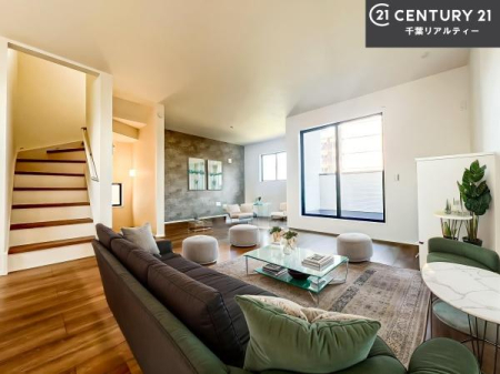 ���r���O �Ƌ��CG�p�[�X�ł��B�J�����̂���L�XLDK�I�\�t�@�[��_�C�j���O�e�[�u����u���Ă������ɂȂ�Ȃ��̂ŉ��K�ɉ߂����܂��I
�R�~���j�P�[�V���������₷�����邢���r���O�ł��I