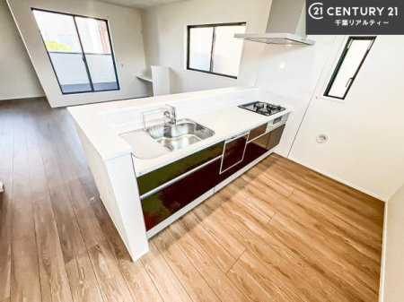 �L�b�`�� ��l�C�̑Ζʎ��V�X�e���L�b�`�����̗p���Ă��܂��I���Ƒ��̃R�~���j�P�[�V���������R�Ƒ�����݌v�ł��B
���q�l�ɂ��ڂ��͂��̂Ŋ������ł��ˁB���[�͂�����܂��I