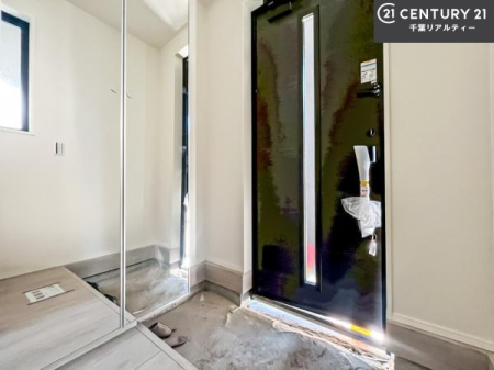 ���� �V���[�Y�{�b�N�X�t���Ȃ̂ŁA���ւ��Еt�����|�������₷���ł��I
�X�b�L���������ւŌ˂��J�����u�ԁA�������̂���S�n������Ԃ��o�}���Ă���܂��B