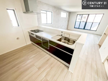 �L�b�`�� ��l�C�̑Ζʎ��V�X�e���L�b�`�����̗p���Ă��܂��I���Ƒ��̃R�~���j�P�[�V���������R�Ƒ�����݌v�ł��B
���q�l�ɂ��ڂ��͂��̂Ŋ������ł��ˁB���[�͂�����܂��I