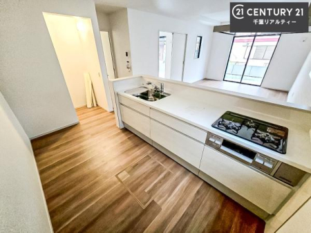 �L�b�`�� ��l�C�̑Ζʎ��V�X�e���L�b�`�����̗p���Ă��܂��I���Ƒ��̃R�~���j�P�[�V���������R�Ƒ�����݌v�ł��B
���q�l�ɂ��ڂ��͂��̂Ŋ������ł��ˁB�L�X�g���ĉ��K�ɍ�Ƃ��i�݂܂��B