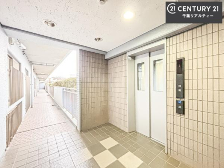 ���̑����p�� �G���x�[�^�[�����ŁA�����̈ړ����X���[�Y�B��K�ւ̃A�N�Z�X�����K�Ȃ��߁A���N�z�̕��⏬���Ȃ��q���܂����邲�ƒ�ɂ����S�ł��B���K���Ɨ��֐������˔������Z�܂��ł��B