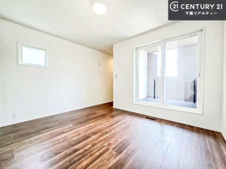 �m�� ���邭���ʂ��̗ǂ������ł��B�u�V���v���v�Ƀf�U�C�����ꂽ�����B���R�x�������̂ŉƋ�⃌�C�A�E�g�ł��D�݂̋�Ԃ�n��グ���܂��B