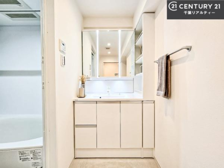 ���ʑ�E���ʏ� �O�ʋ��d�l�̐��ʏ��́A�g�����Ȃ݂����₷������I���͎��[�ɂȂ��Ă��܂��B�h���C���[�₨���ϓ����Еt������̂Ő��ʑ������X�b�L���ƌ����邱�Ƃ��o���܂��I