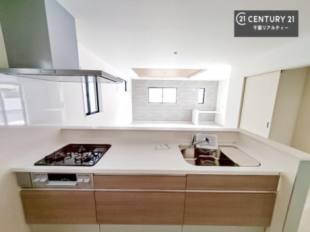 �L�b�`�� ��Ƃ肠�钲���X�y�[�X�ō�Ƃ����₷�����K�ȃL�b�`���ł��I
���q�l�ƈꏏ�ɂ��َq������y���߂�L�X�X�y�[�X�ł��B�y�����������ԂɂȂ肻���ł��ˁI