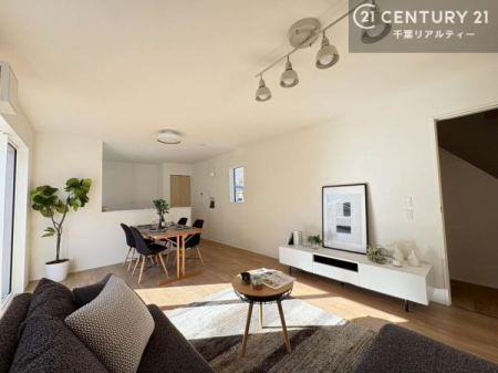 ���r���O �S�n�ǂ����r���O�͉Ƒ������R�ƏW�܂�܂��B�Ƒ��c�R�̎��Ԃ����������ł��B���Ƒ��ƁA����w�[���������Ԃ��߂��������ł��ˁB