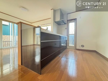 �L�b�`�� ������t���ŁA�S�~�o����ו��̔������X���[�Y�B�Ǝ������̗ǂ����������L�b�`���ł��B