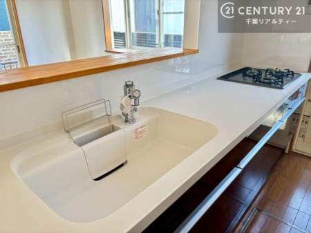 �L�b�`�� �V�������t�H�[�����ꂽ�V�X�e���L�b�`���ŁA�����̉Ǝ����X���[�Y�ɁB������������C�����悭�g���܂��B