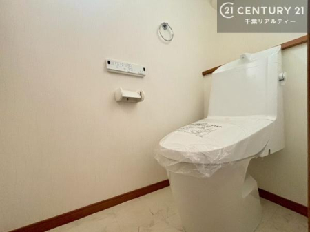 �g�C�� �������֍��ɂ��A�~��͕֍����g�����ł���̂ŗ₽���֍��ɍ��炸�ɍςފ������d�l�ł��I�V���v���ȃJ���[����Ƃ��Ă���̂ŁA������ꂪ���₷���ł��B