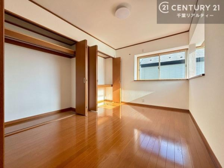 �m�� �N���[�[�b�g����e�ʂŁA�ߗނ���p�i����������Еt���܂��B�Ƌ�z�u�����₷���A��炵�₷�����L����m���ł��B