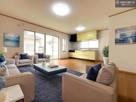 ���r���O �S�n�ǂ����r���O�͉Ƒ������R�ƏW�܂�܂��B�Ƒ��c�R�̎��Ԃ����������ł��B���Ƒ��ƁA����w�[���������Ԃ��߂��������ł��ˁB���邭�J���I�ȋ�Ԃł��B