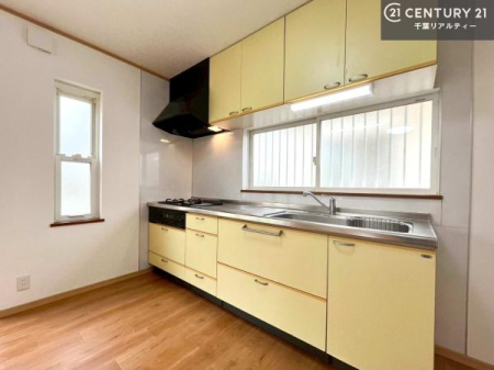 �L�b�`�� ��Ƃ����₷���V�X�e���L�b�`���ł��I���[����������t���Ă���̂ŁA�����X�y�[�X�ɕ���u���Ȃ��čςނ̂ŁA�L�X�g���āA���K�ɍ�Ƃ��ł��܂��I