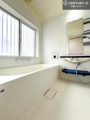 ���� ������Ƃ����������̂���o�X���[���I���K�ȃo�X�^�C��������܂��I
1���̔�����������Ɩ����Ă����f�G�ȃ����N�[�[�V������ԂɂȂ肻���ł��ˁB