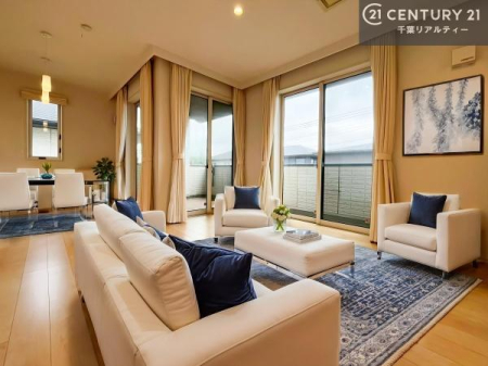 ���r���O �Ƌ��CG�p�[�X�ł��B�S�n�ǂ����r���O�͉Ƒ������R�ƏW�܂�܂��B�Ƒ��c�R�̎��Ԃ����������ł��B���Ƒ��ƁA����w�[���������Ԃ��߂��������ł��ˁB���邭�J���I�ȋ�Ԃł��B